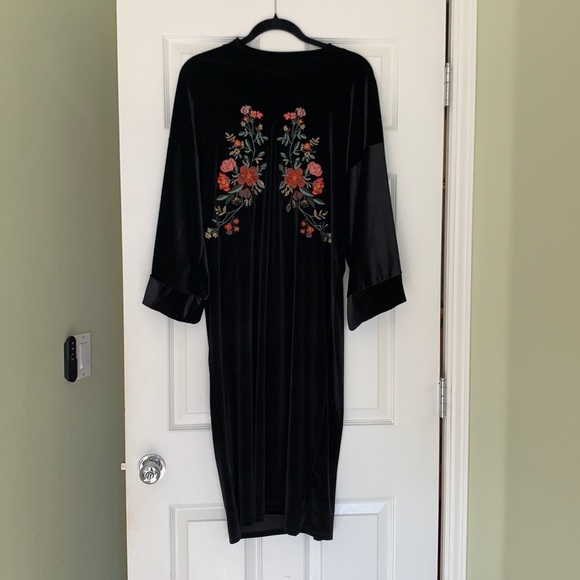 Zara Dresses & Skirts - Zara Velvet Midi Dress